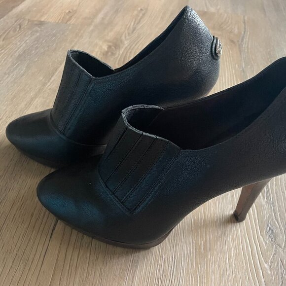 BCBGMAXAZRIA Women's Black Leather Ankle Booties Size: 8B - Picture 1 of 7